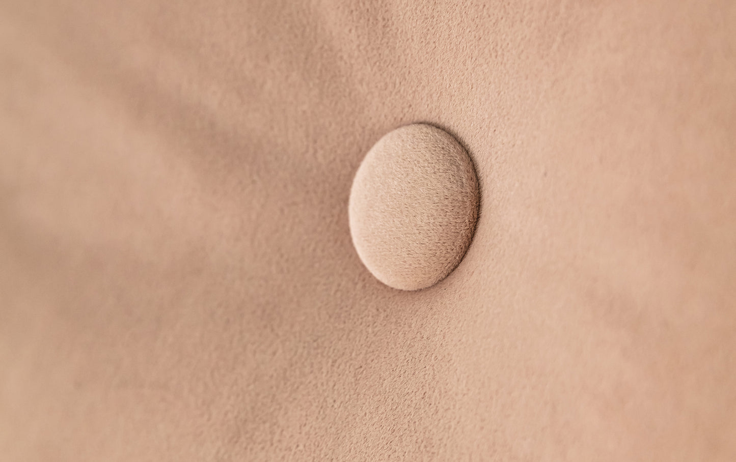 LAYNE Matt Velvet Litchi