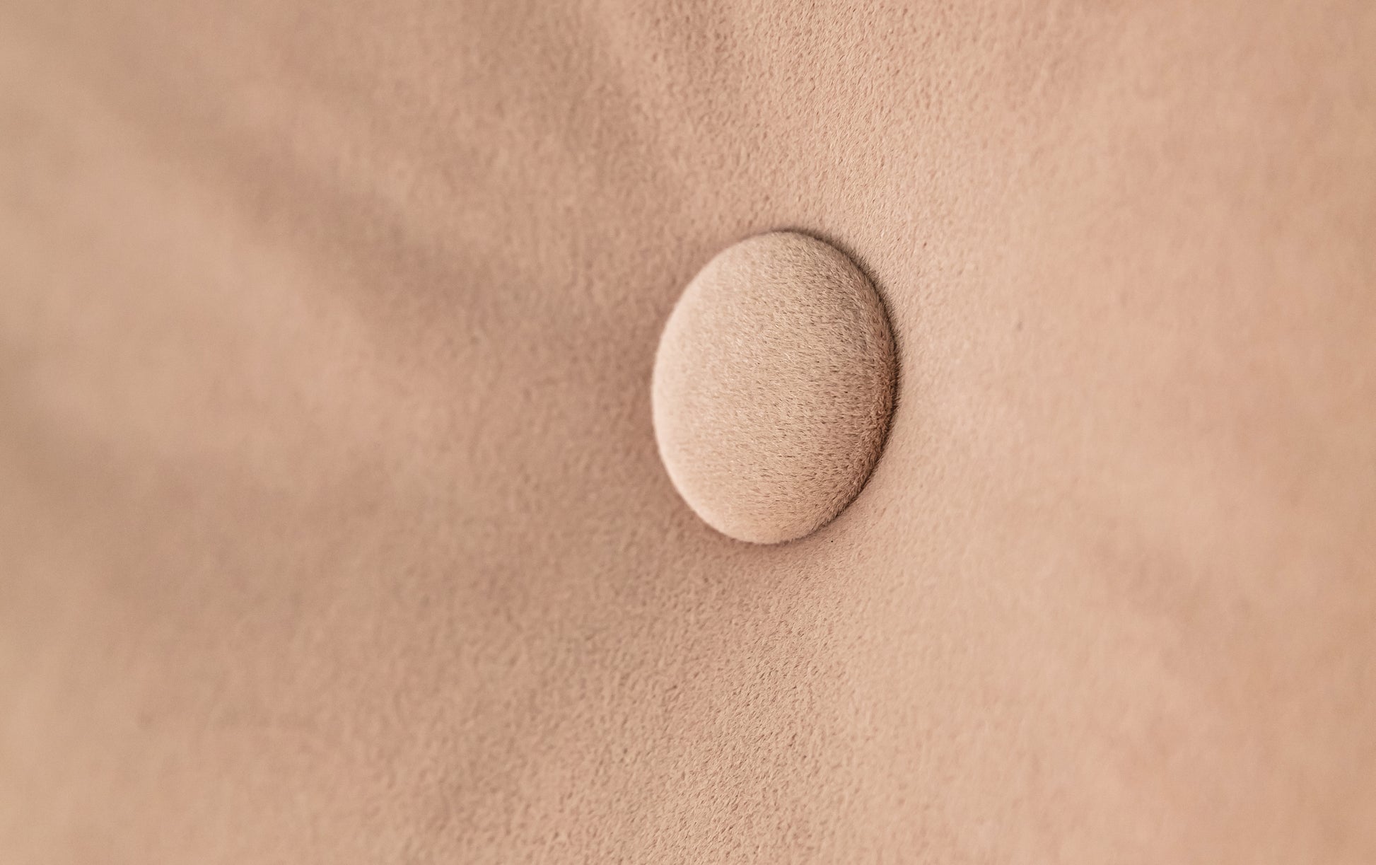 LAYNE Matt Velvet Litchi