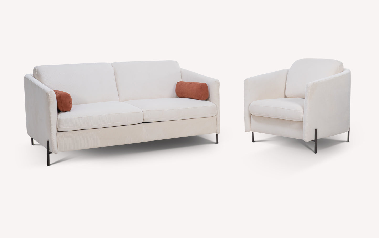 Canapé convertible et fauteuil en velours côtelé blanc avec coussins marron, pieds en métal noir, modèle Teatro Nata