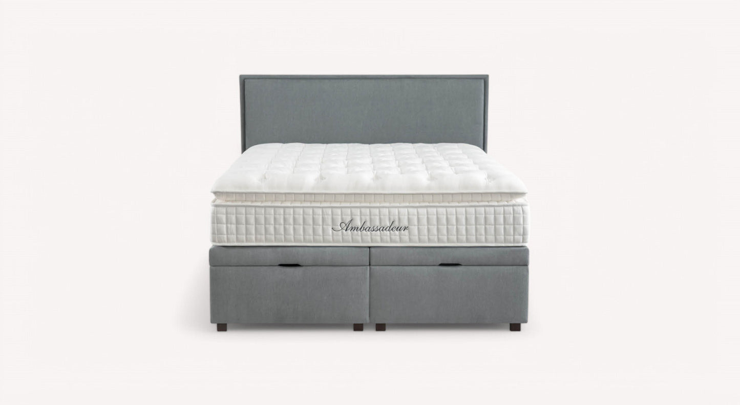 Lit coffre gris avec matelas épais et tête de lit, modèle Ouessant, marque Ambassadeur, packshot sur fond blanc