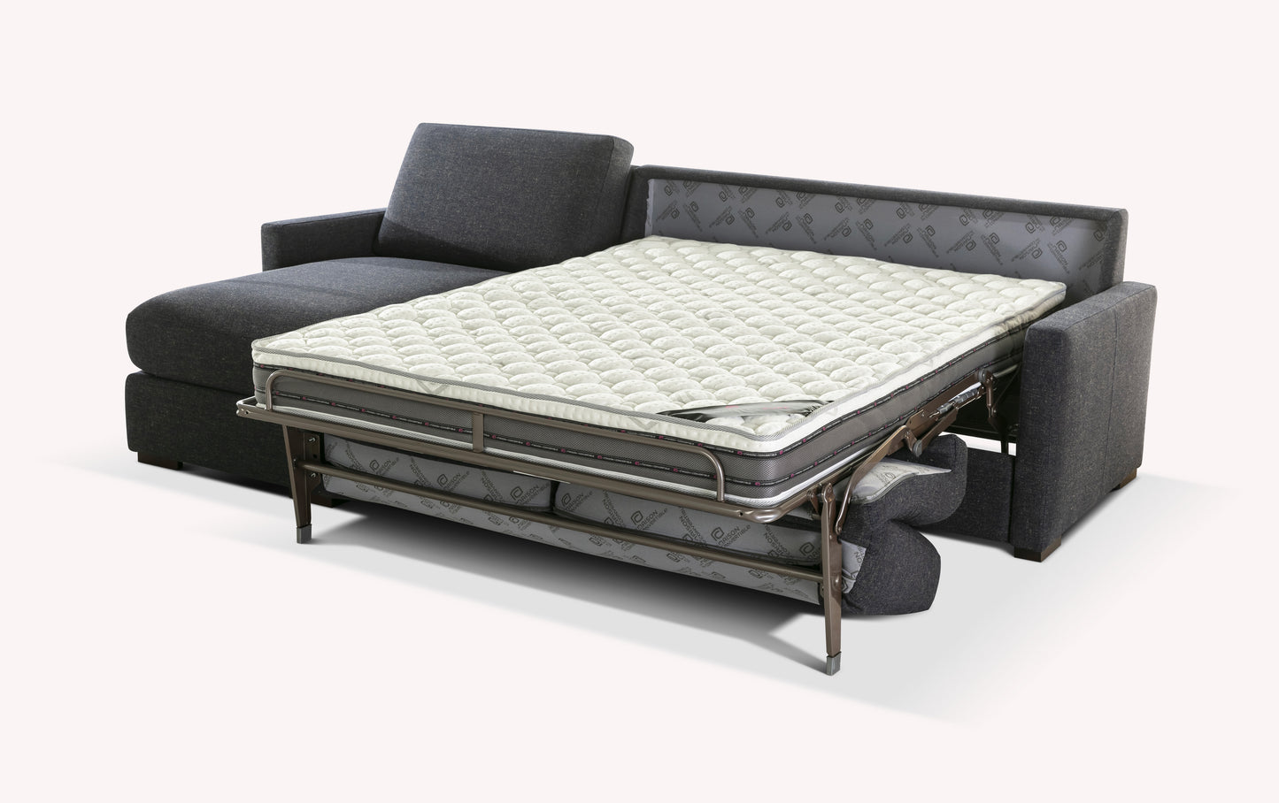 Canapé convertible en tissu gris avec matelas déplié, modèle Modi, packshot à Lyon