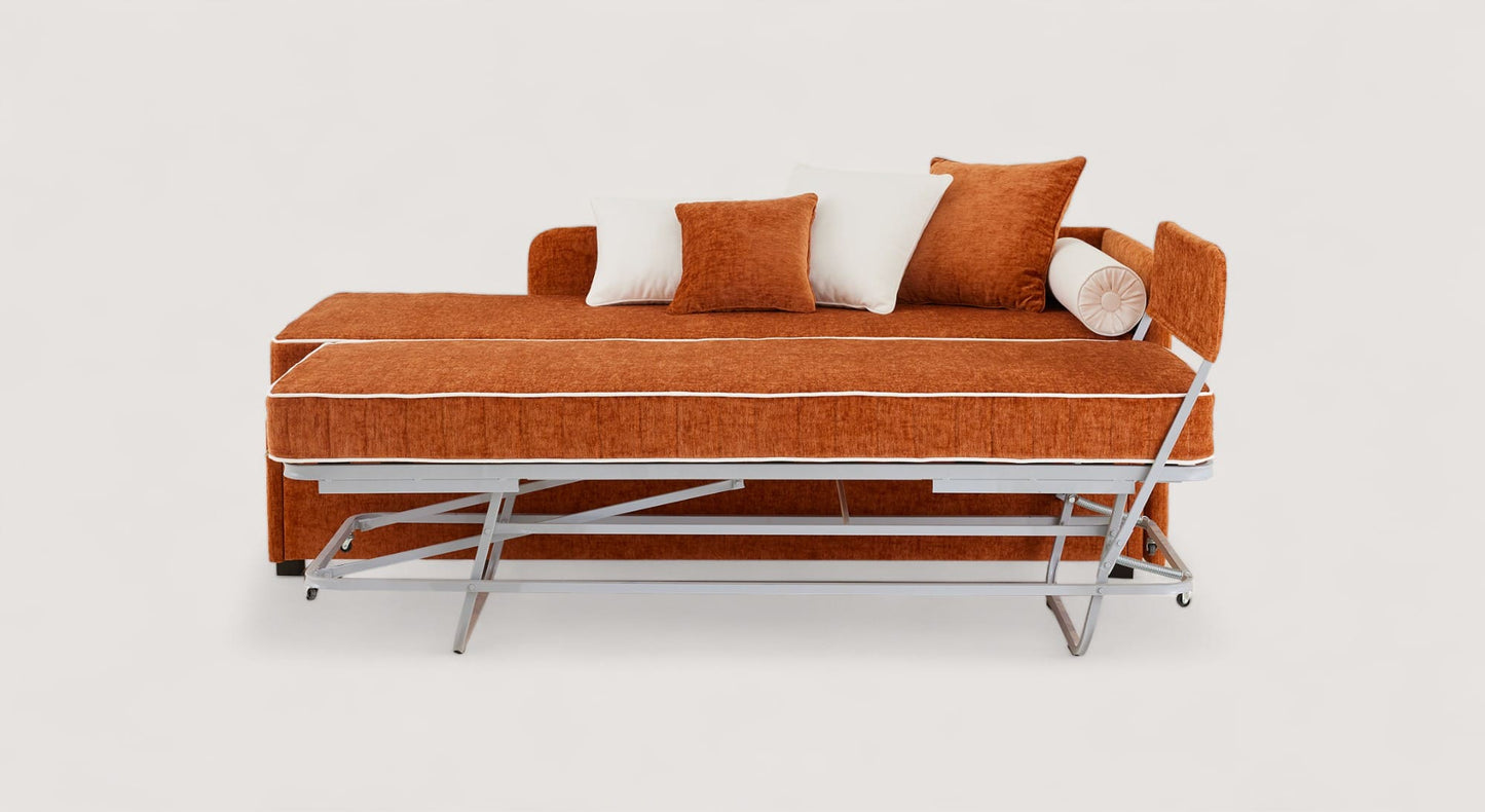 Lit gigogne Nolan en tissu orange avec coussins blancs et orange, structure métallique visible