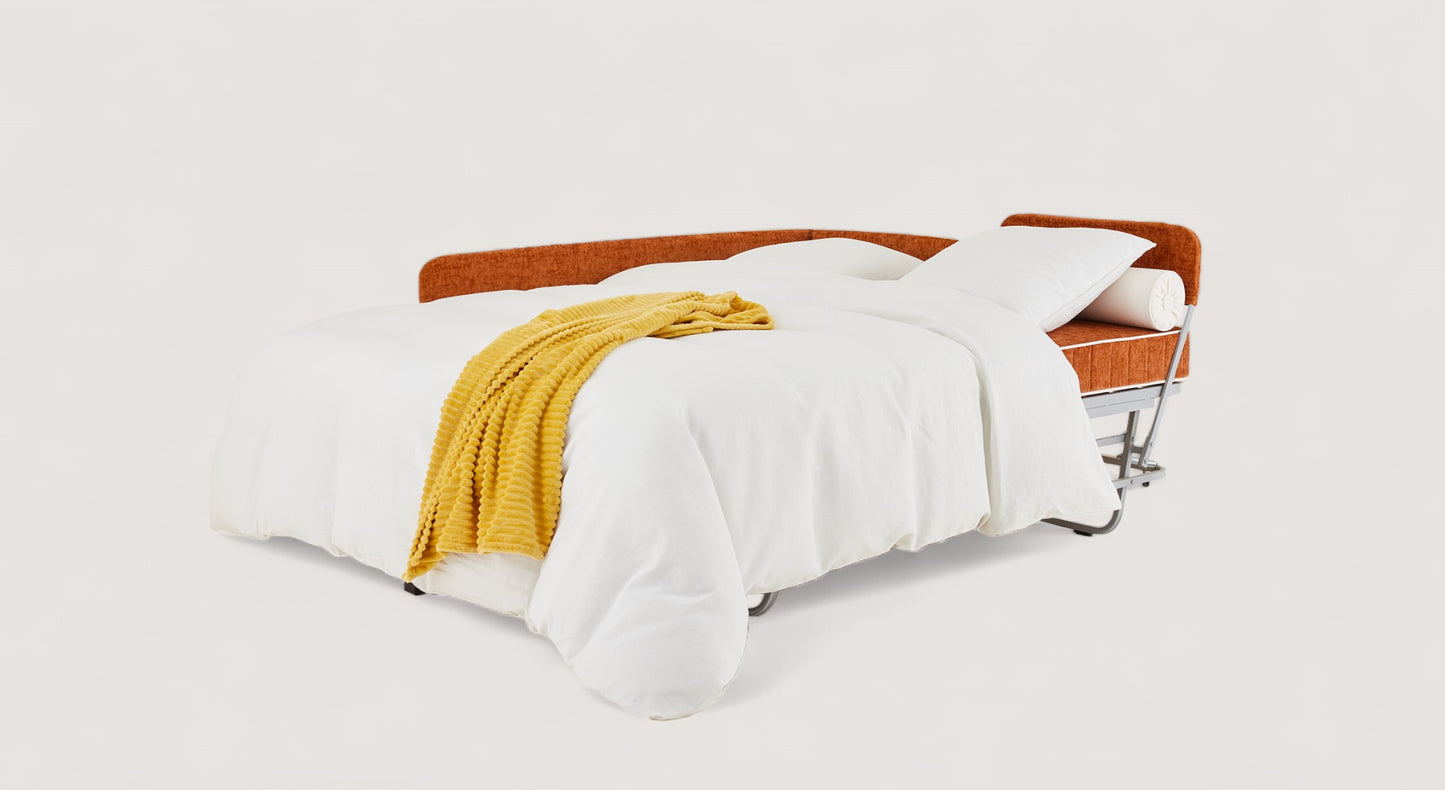 Lit gigogne Nolan avec couverture jaune et draps blancs, cadre en tissu orange