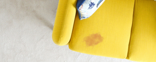 Canapé tissus taché : nettoyer les 10 taches du quotidien