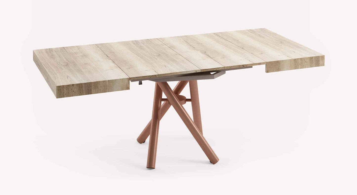 Table extensible en bois clair avec piètement design métallique, modèle LEVANTE Mélaminé Nodato, alliant fonctionnalité et esthétique contemporaine pour un intérieur moderne.
