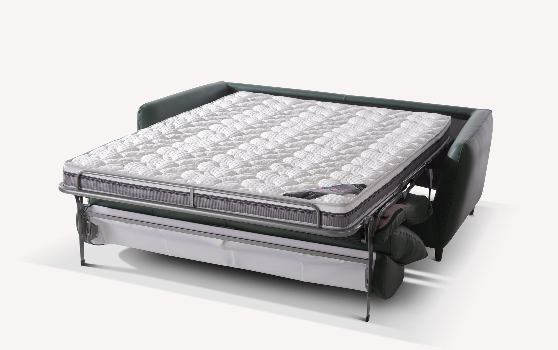 Canapé convertible en cuir vert forêt avec matelas déplié, design moderne et fonctionnel