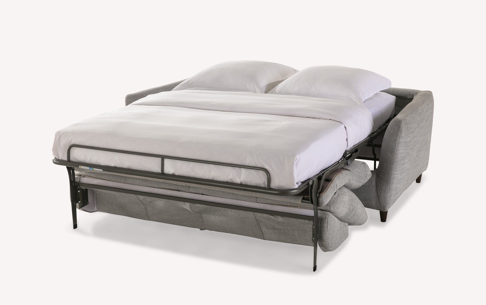 Canapé convertible gris "Bow" ouvert en position lit avec matelas et oreillers blancs