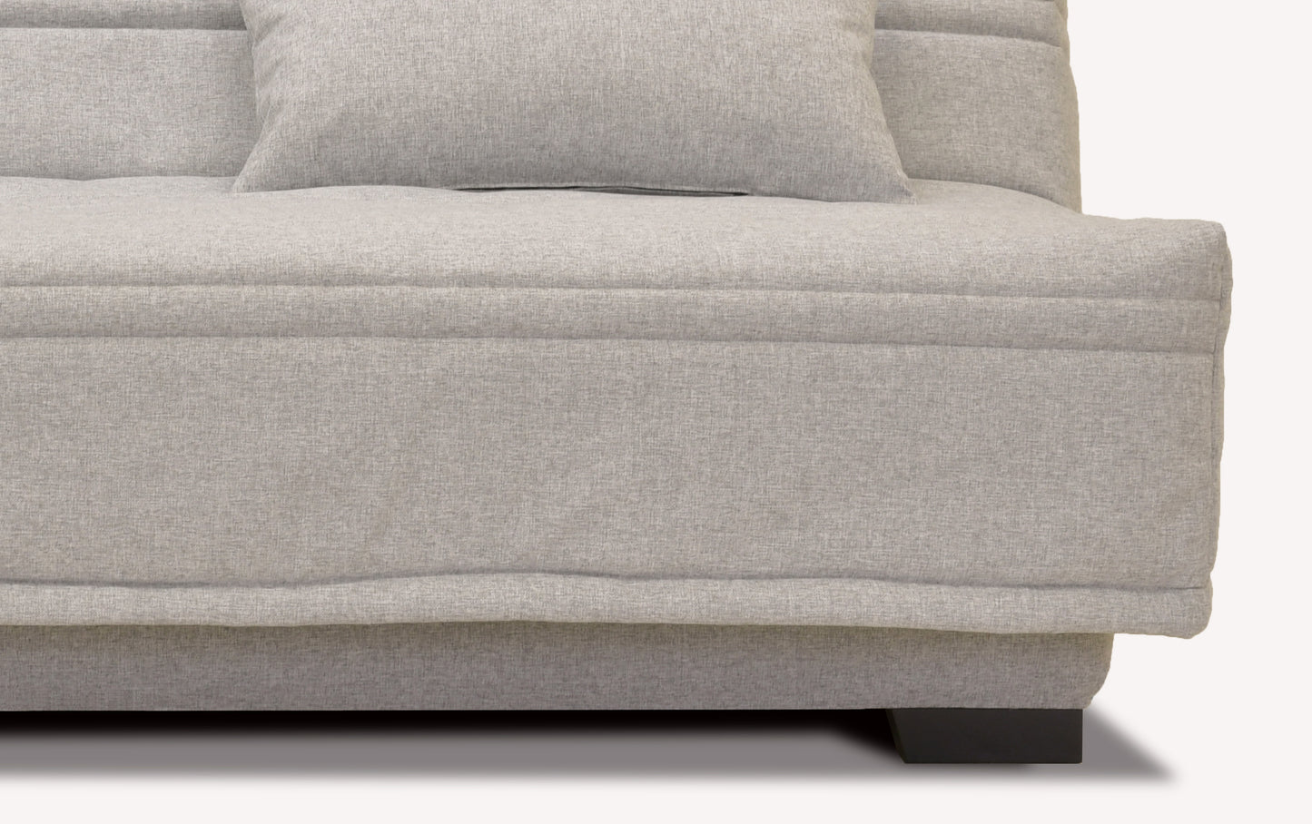 Canapé en tissu gris clair avec coussin assorti, modèle "Denver Silver", sur pieds noirs