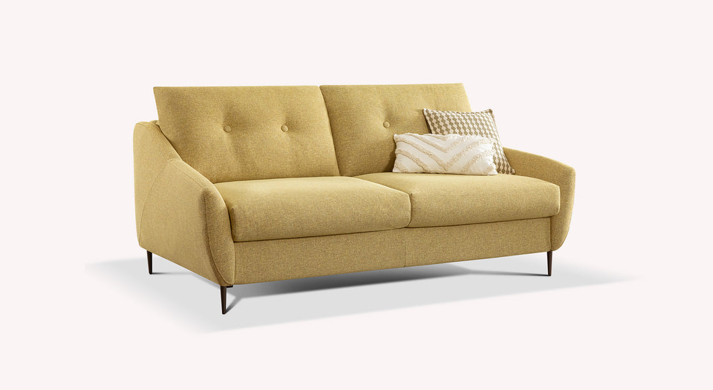 Canapé convertible jaune Layne Tixer Naples avec coussins décoratifs, design moderne et pieds fins