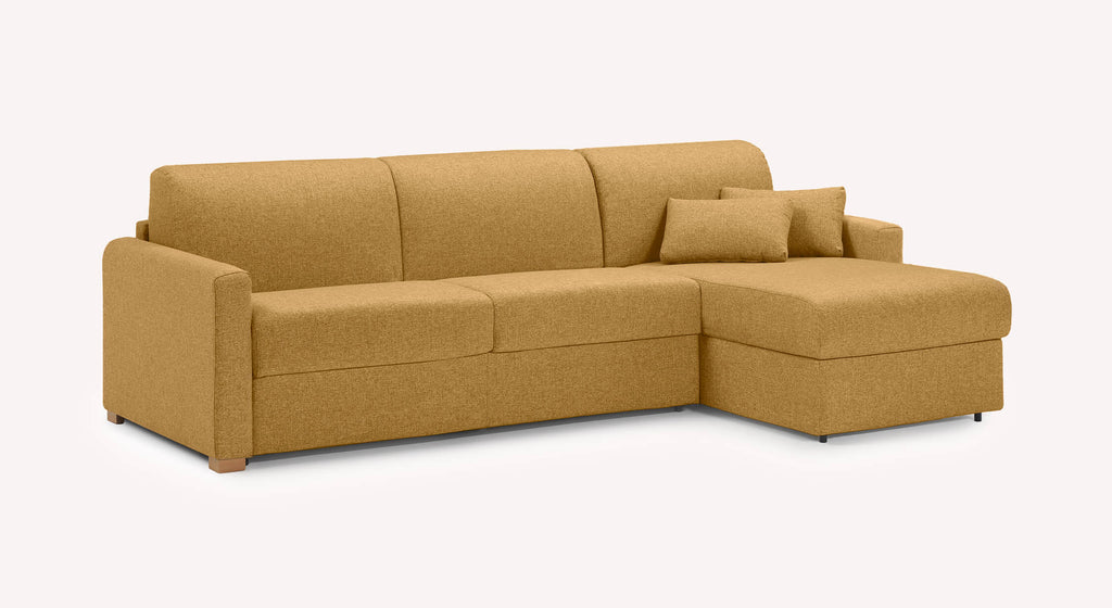 Canapé d'angle convertible Jerry en tissu ambre, modèle Denver 9, avec accoudoirs et coussin assorti