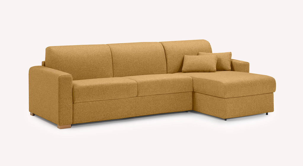 Canapé convertible d'angle Jerry en tissu ambre, modèle Denver 9, avec méridienne à droite et coussins assortis