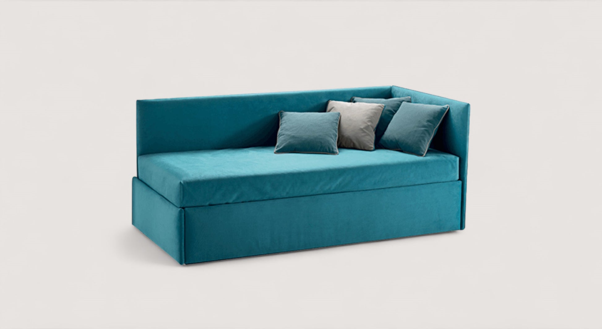 Lit gigogne bleu avec dossier d'angle, accompagné de coussins gris et bleus, sur fond blanc