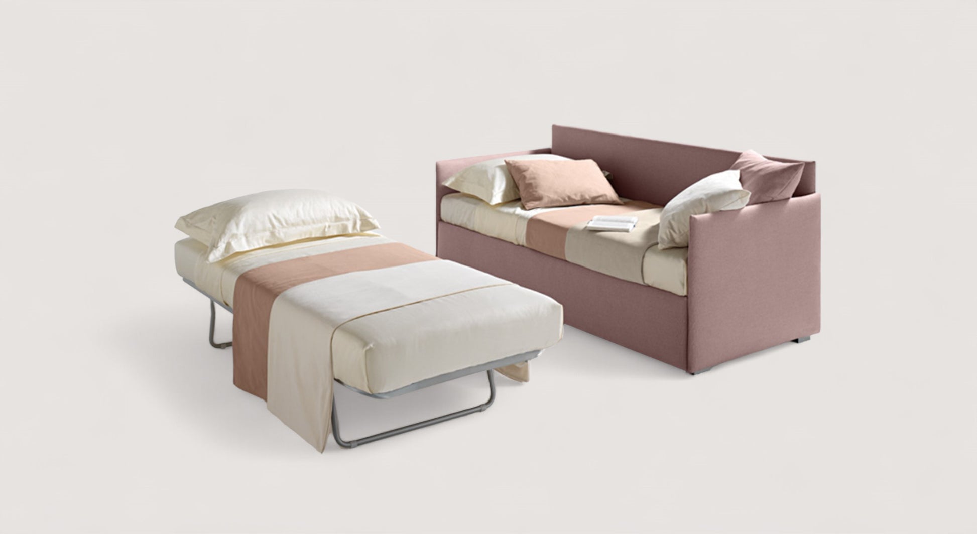 Lit gigogne rose avec matelas déplié, coussins et couverture beige, design moderne et fonctionnel