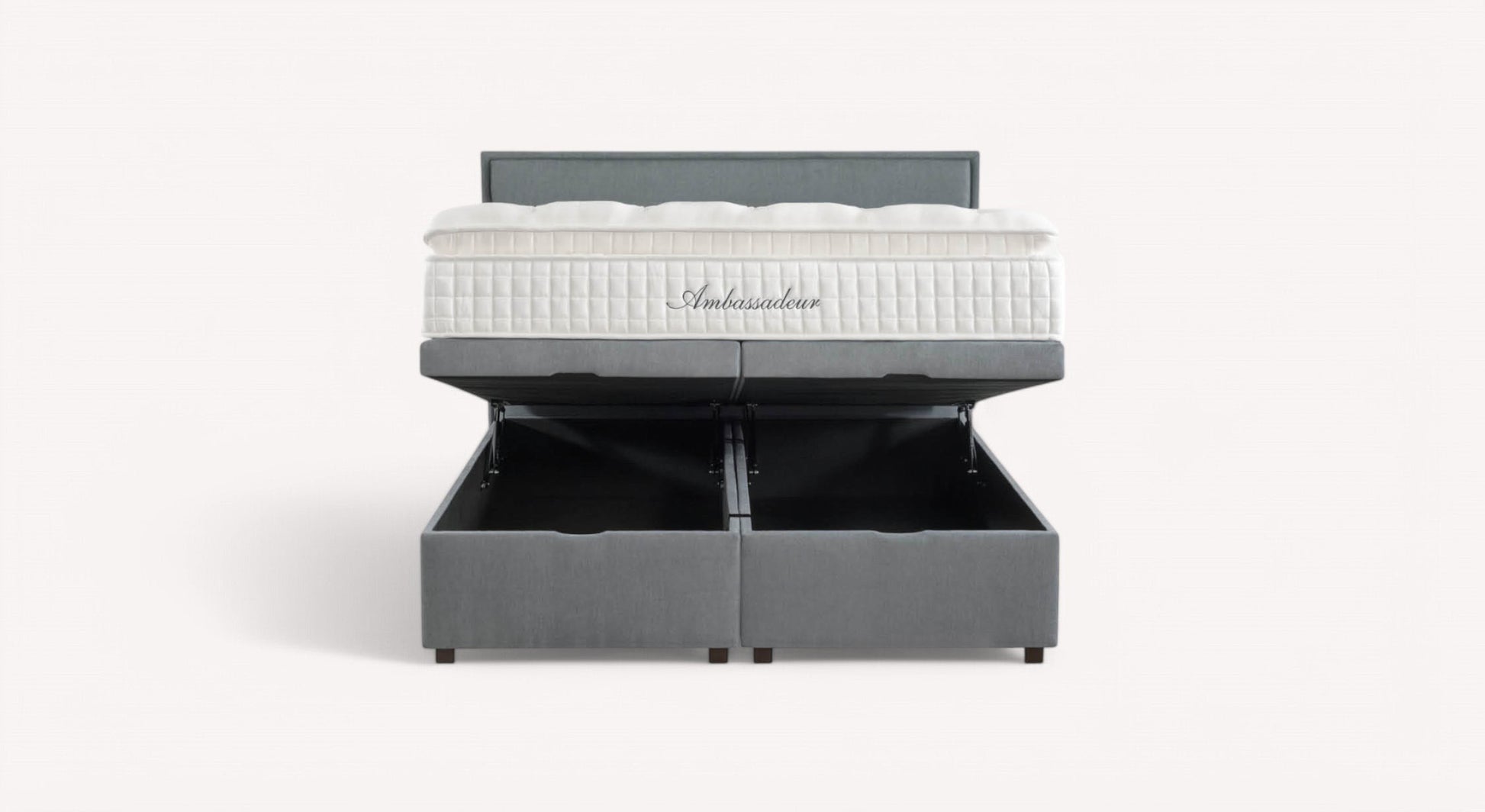 Lit coffre Ouessant avec matelas Ambassadeur, ouvert pour montrer le rangement intérieur, design moderne et élégant