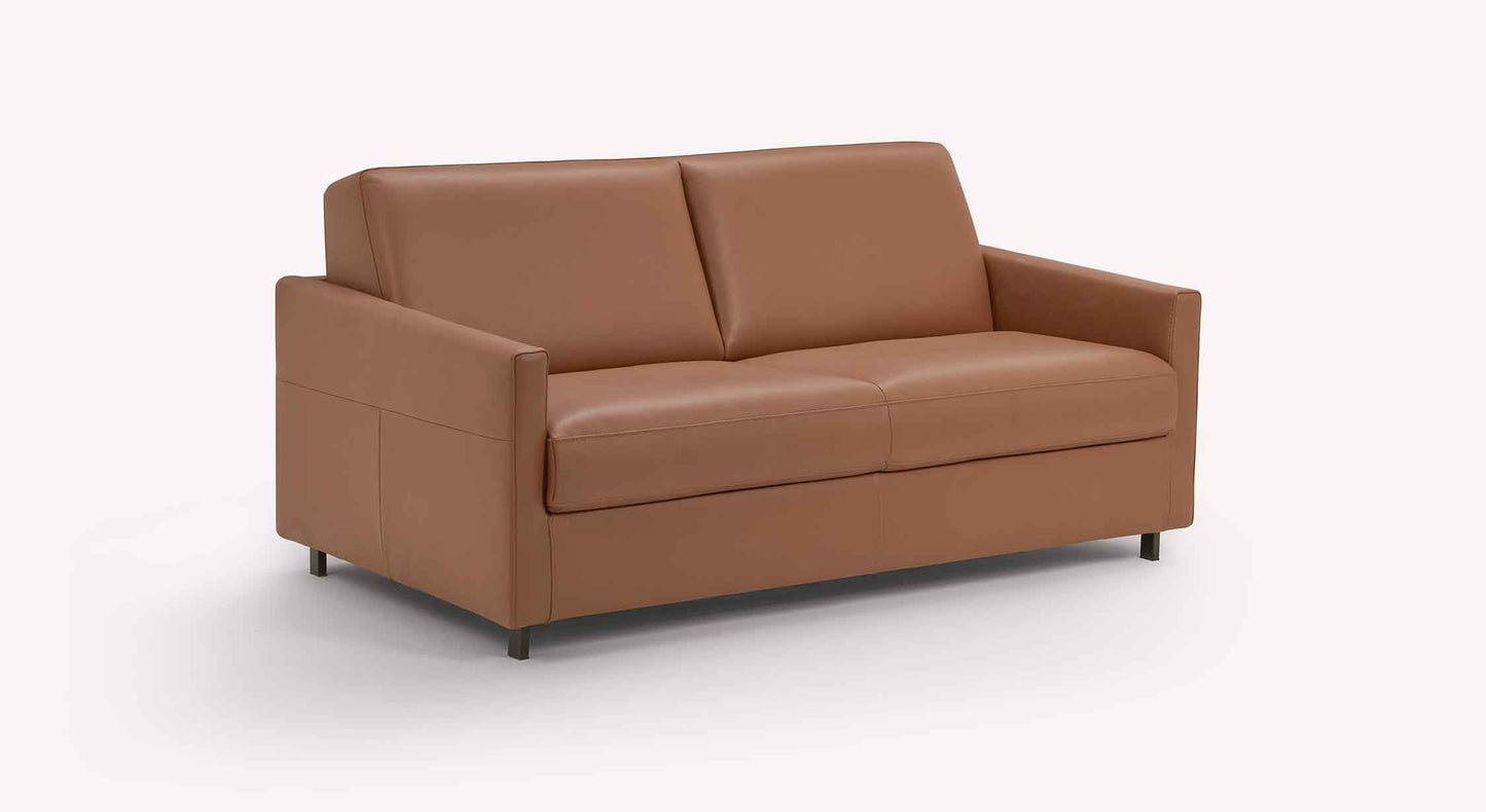 Canapé convertible en cuir cognac de style moderne, modèle BOBBY Cuir Lux Cognac, idéal pour un couchage quotidien avec un design élégant et sobre.