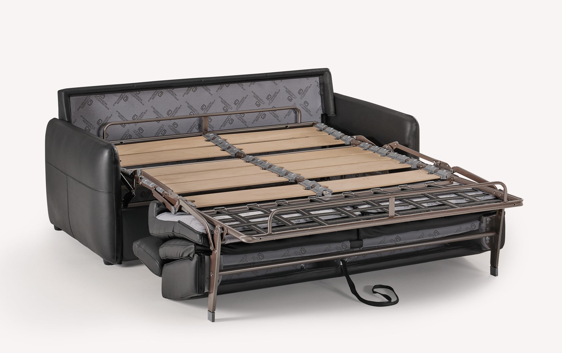 Canapé convertible Bruce en cuir noir, déplié pour montrer le sommier en lattes de bois et structure métallique