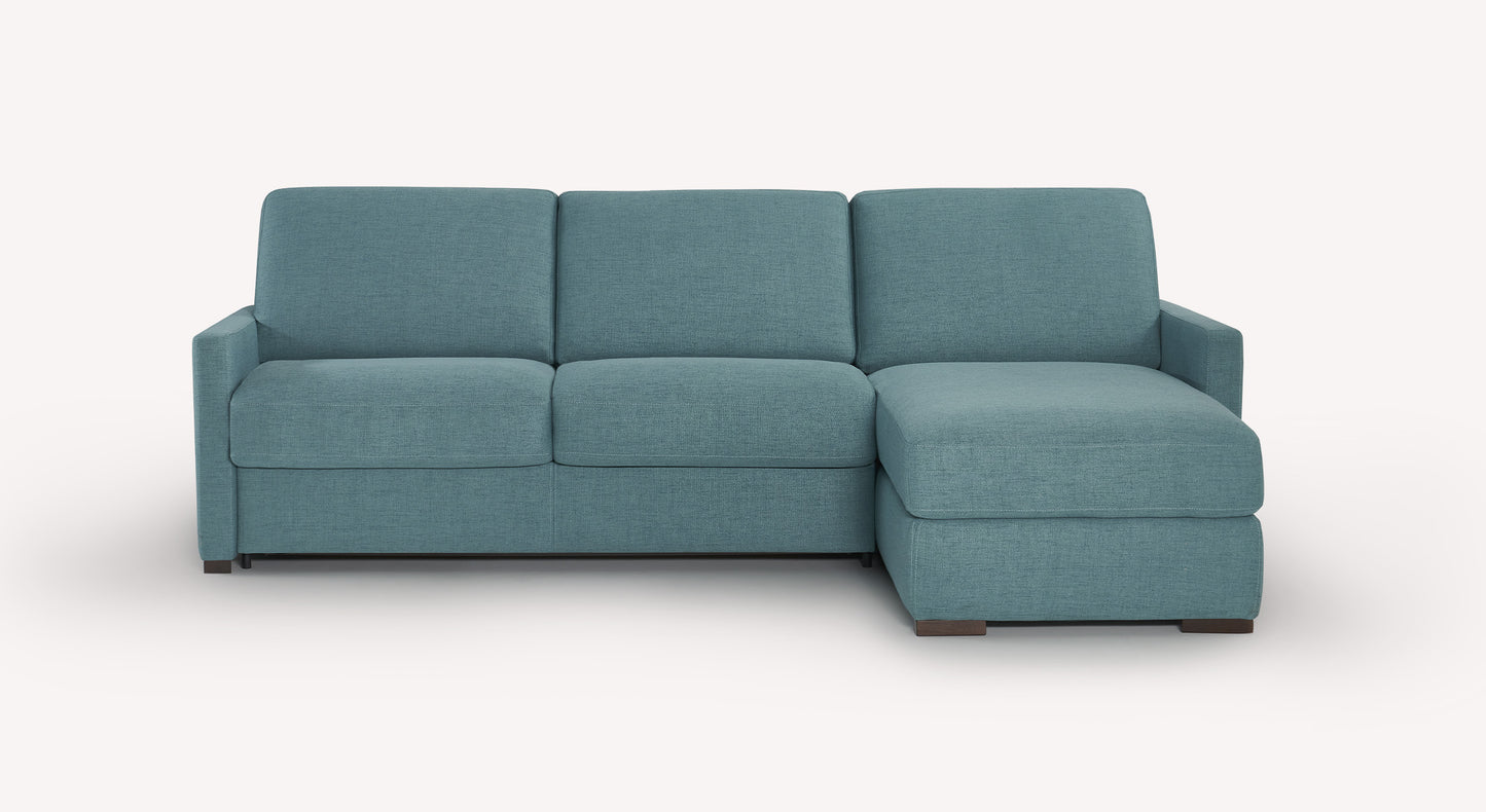 Canapé d'angle turquoise à trois places avec méridienne, design moderne, fond blanc