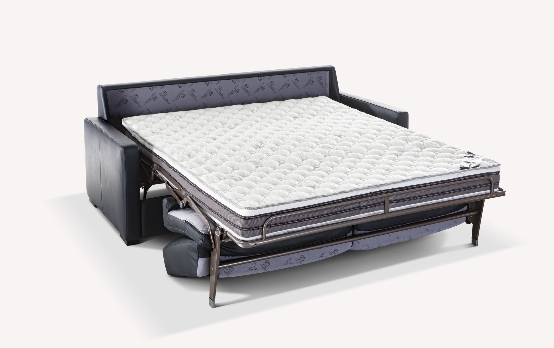 Canapé convertible en cuir bleu avec matelas luxueux déplié, modèle Lyon