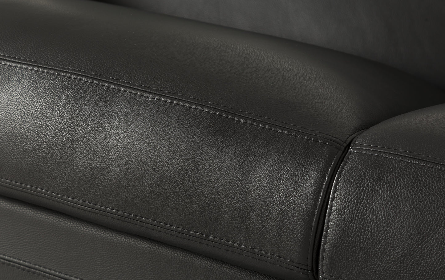 Détail du tissu en cuir noir d'un canapé convertible de luxe Notte