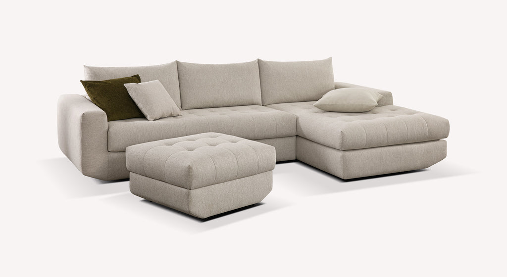 Canapé convertible d'angle Stella en tissu avoine avec coussins, accompagné d'un pouf assorti