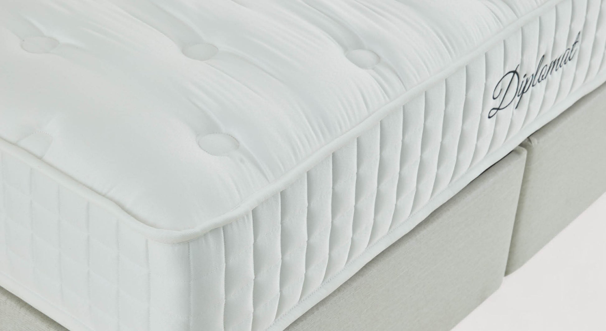 Pack lit coffre, matelas et tête de lit NINA Queens Beige