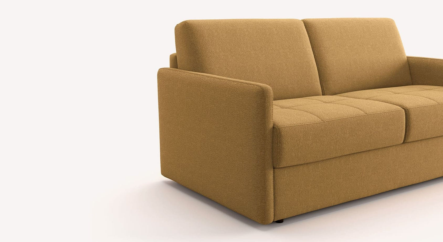 Canapé convertible MARLON Misterio Curry en tissu curry, design moderne avec assise confortable adaptée pour un couchage quotidien.